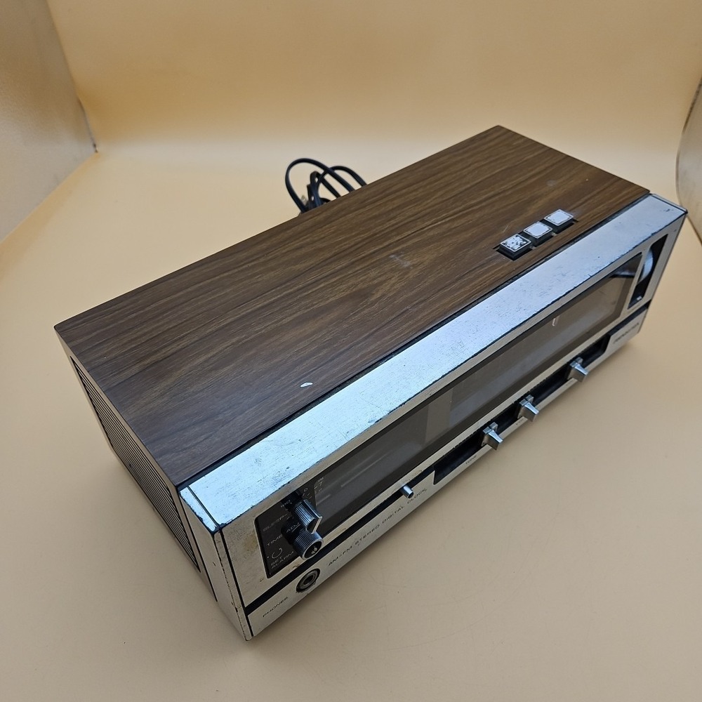 Vintage Flip Clock Radio Sound Design Model 3933 AS IS FOR PARTS - Picture 5 of 8